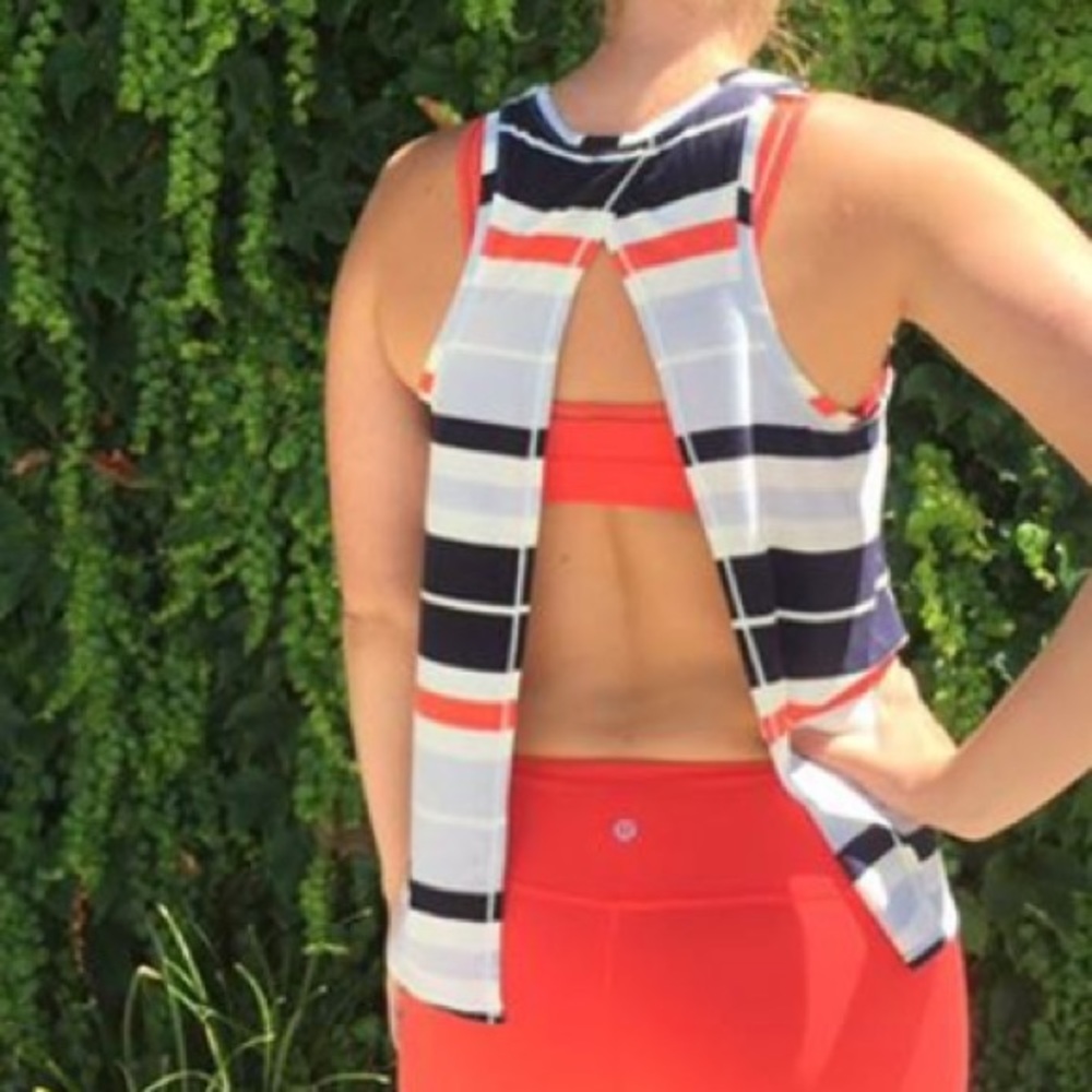 🔸 Lululemon all tied up tank striped size 2 blue